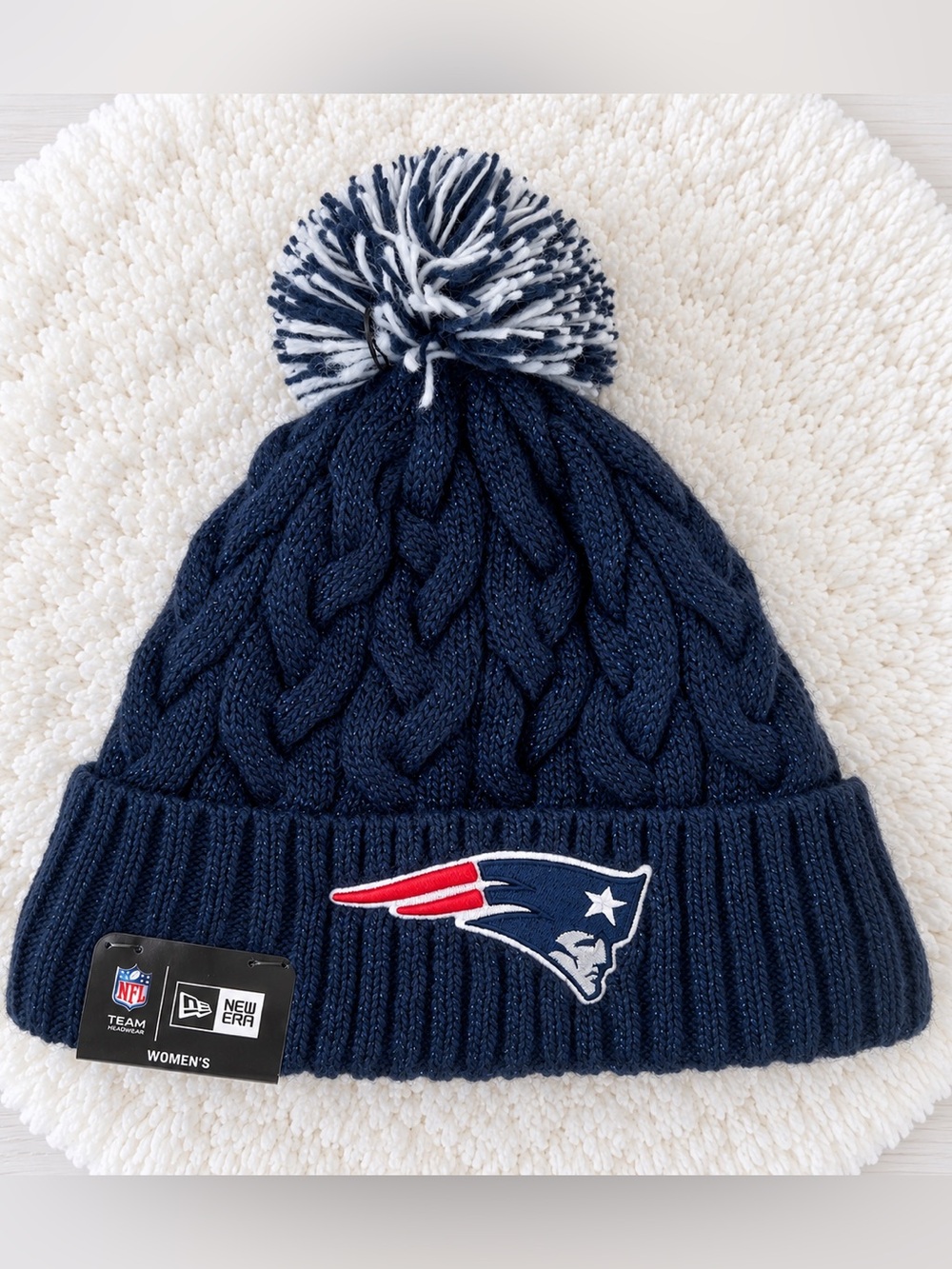 New Era New England Patriots Women’s Cable Knit Metallic Shimmer Pom Beanie Hat